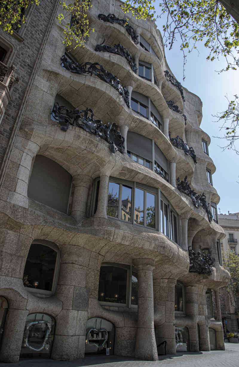 14 - Barcelona - Gaudí - Casa Milà o la Pedrera.jpg